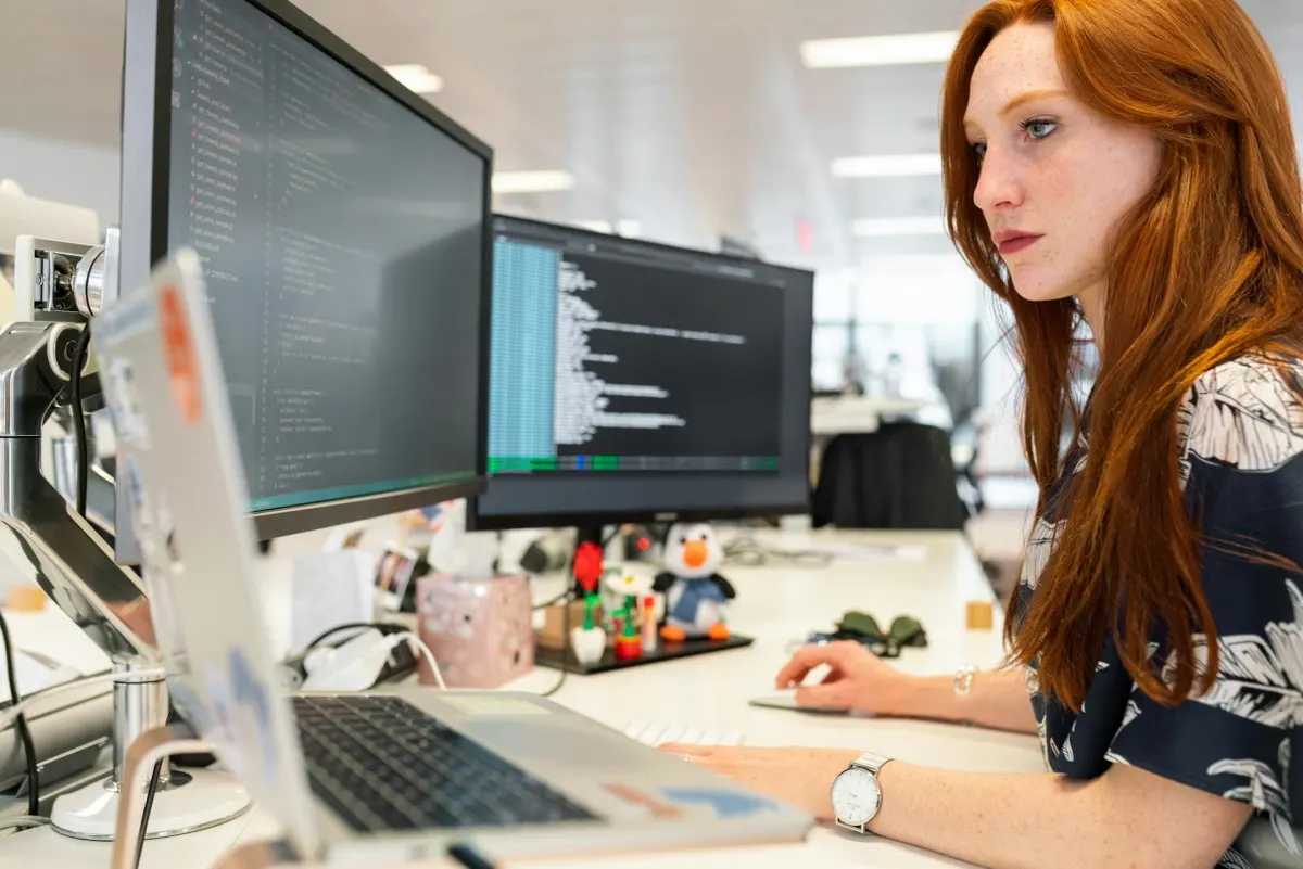 Automatización para pymes: cómo hacer el trabajo de 3 personas con 1 empleado | Gruponea