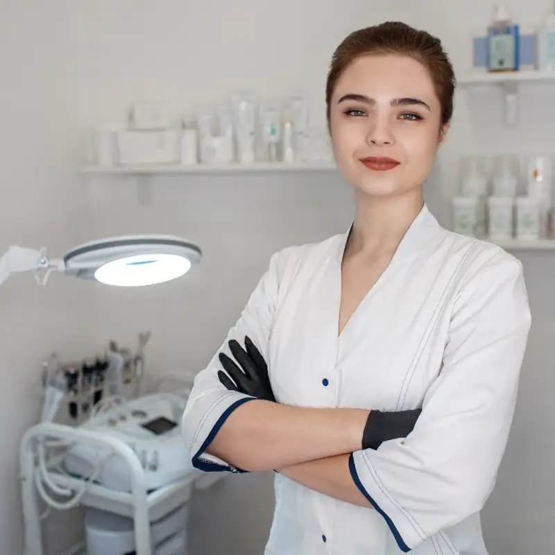 Instituto Carola B — Instituto oficial de estética con captación digital de alumnos y presencia que refleja su reconocimiento académico | Gruponea